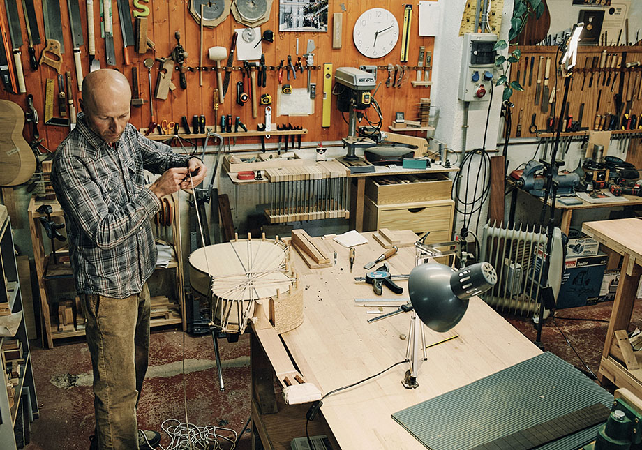 John Ray Interview. The importance of Tradition in Guitar Making.