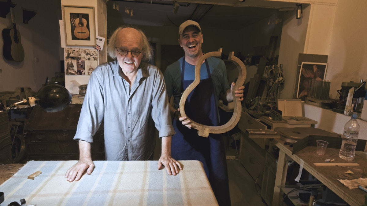 Dominique Field. Best Living Guitar Maker in the World. Interview with MaderaGuitarras.com