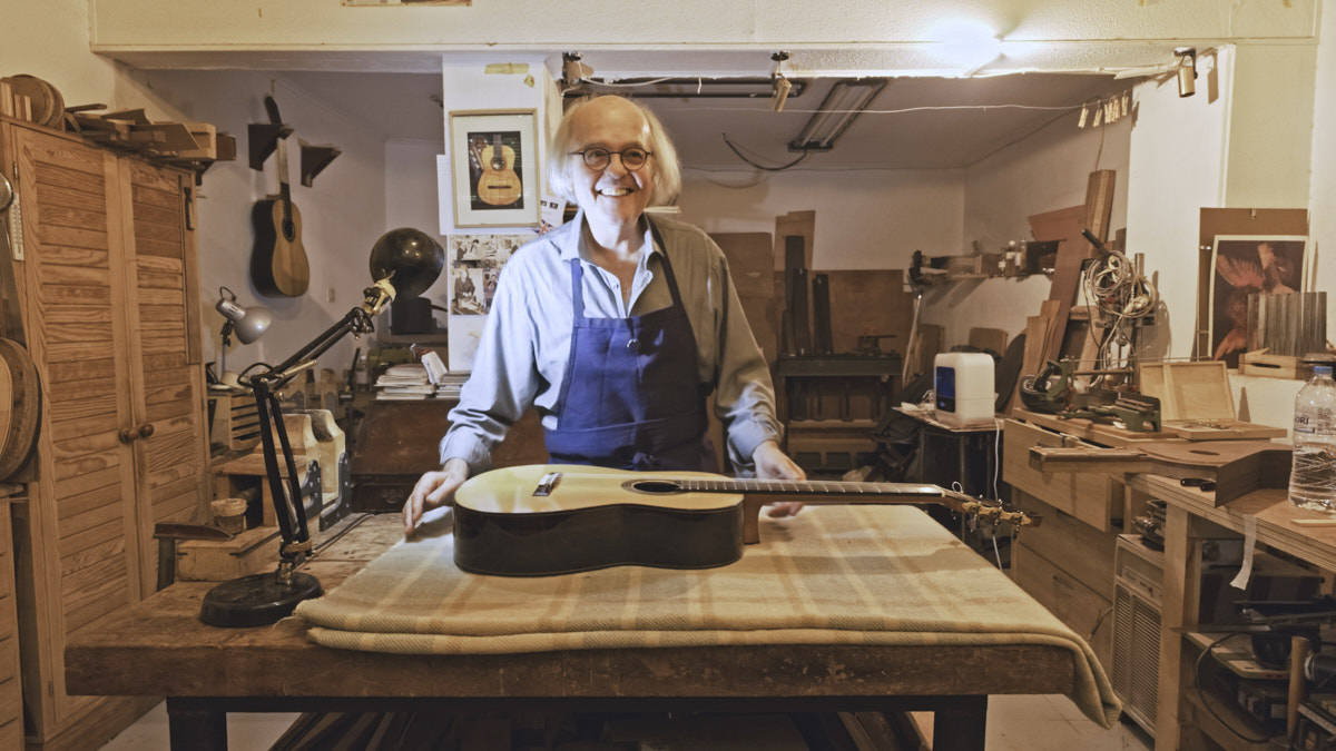 Dominique Field. Best Living Guitar Maker in the World. Interview with MaderaGuitarras.com