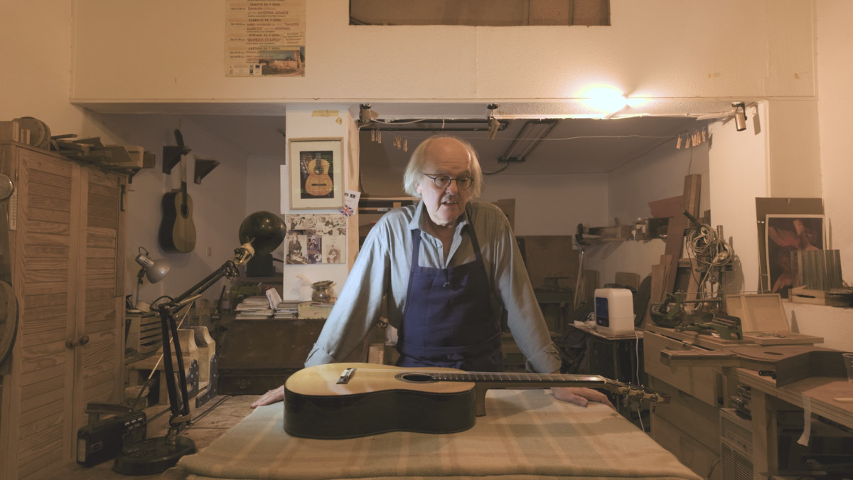 Dominique Field. Best Living Guitar Maker in the World. Interview with MaderaGuitarras.com