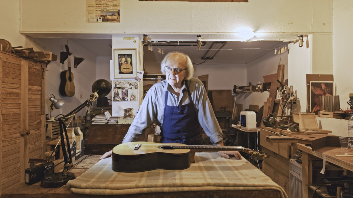Dominique Field. Best Living Guitar Maker in the World. Interview with MaderaGuitarras.com